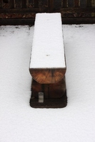 雪のベンチ0217.JPG